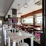 Capital O 2023 Medan Ville Hotel
